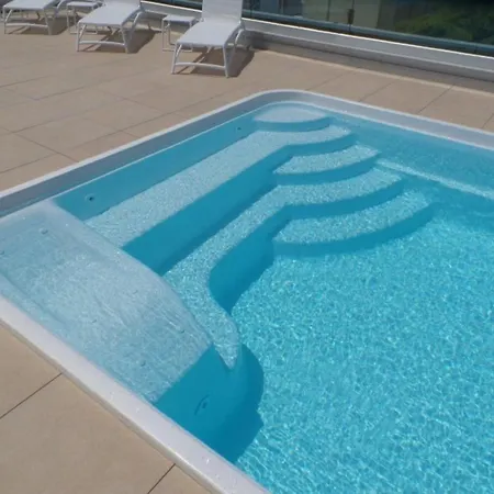 Apartmán Contemporary Featuring A Rooftop Pool