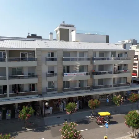 Apartmán Contemporary Featuring A Rooftop Pool *